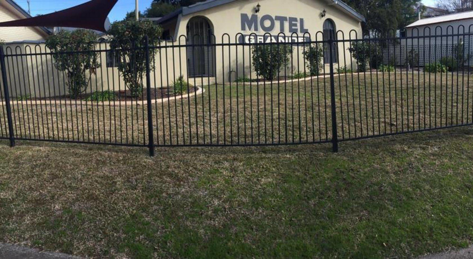 Motel Grande Tamworth Buitenkant foto